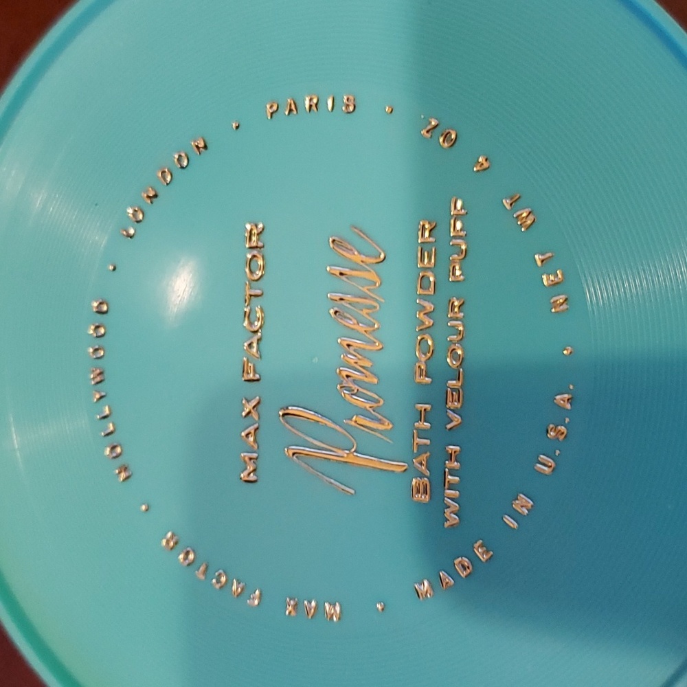 Max Factor Promesse Bath Powder - image 3